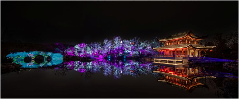 上海游客豫园观赏新年灯会,正月十五元宵节上海哪里有灯会