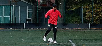 五个足球过人实用技巧,十大经典停球技巧