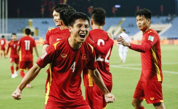 要打出自己的风格,国足进攻要有变化,防守针对性要加强