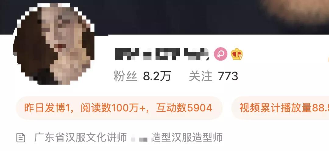 她就发了一张自拍，这也能高潮？