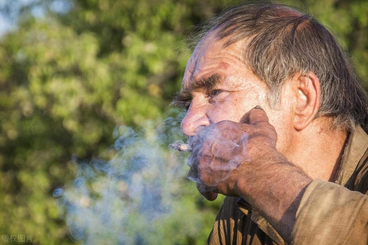 我爹是资深老酒鬼,爱败坏我妈名声,闺女:摊上这爹,我不饮自醉