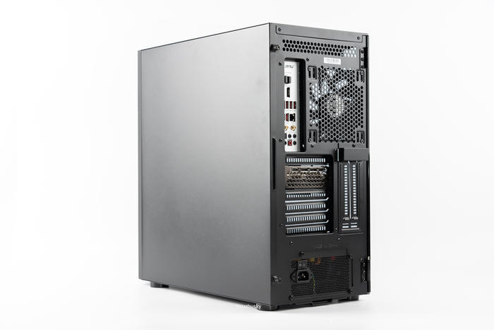 微星z690刀锋可以用1070ti吗,微星z690刀锋钛对比吹雪