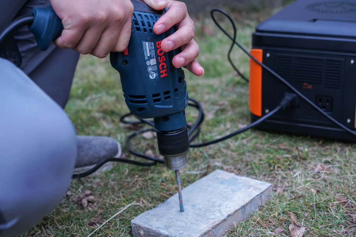 金威澎全兼容快充10000mah,支持80w无线充电