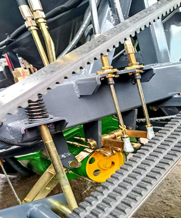 最新款三行玉米收获机,3万左右的玉米收获机