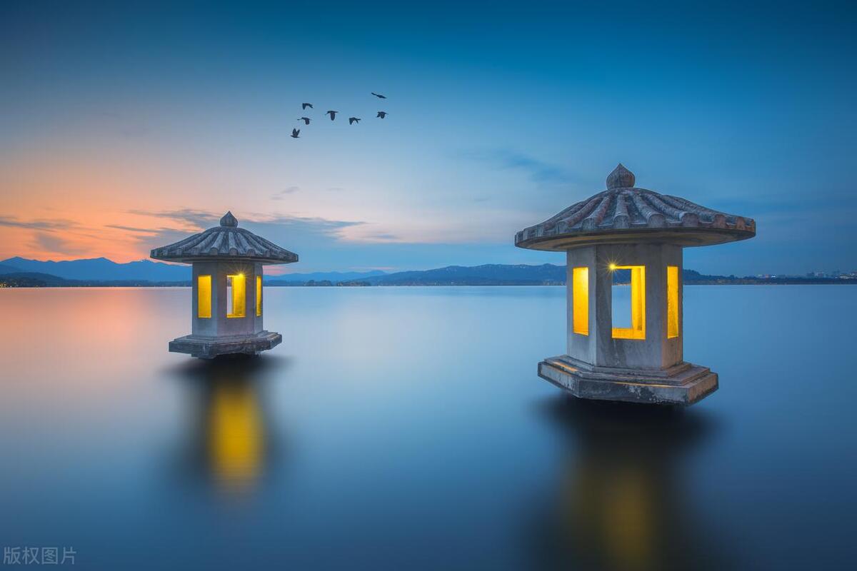 手机掉进西湖打捞收费 (手机掉落西湖打捞上来需付1500元)