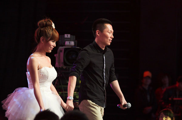 宁坐宝马哭不踏单车笑的女人,宁坐宝马哭也不愿坐单车笑的女孩