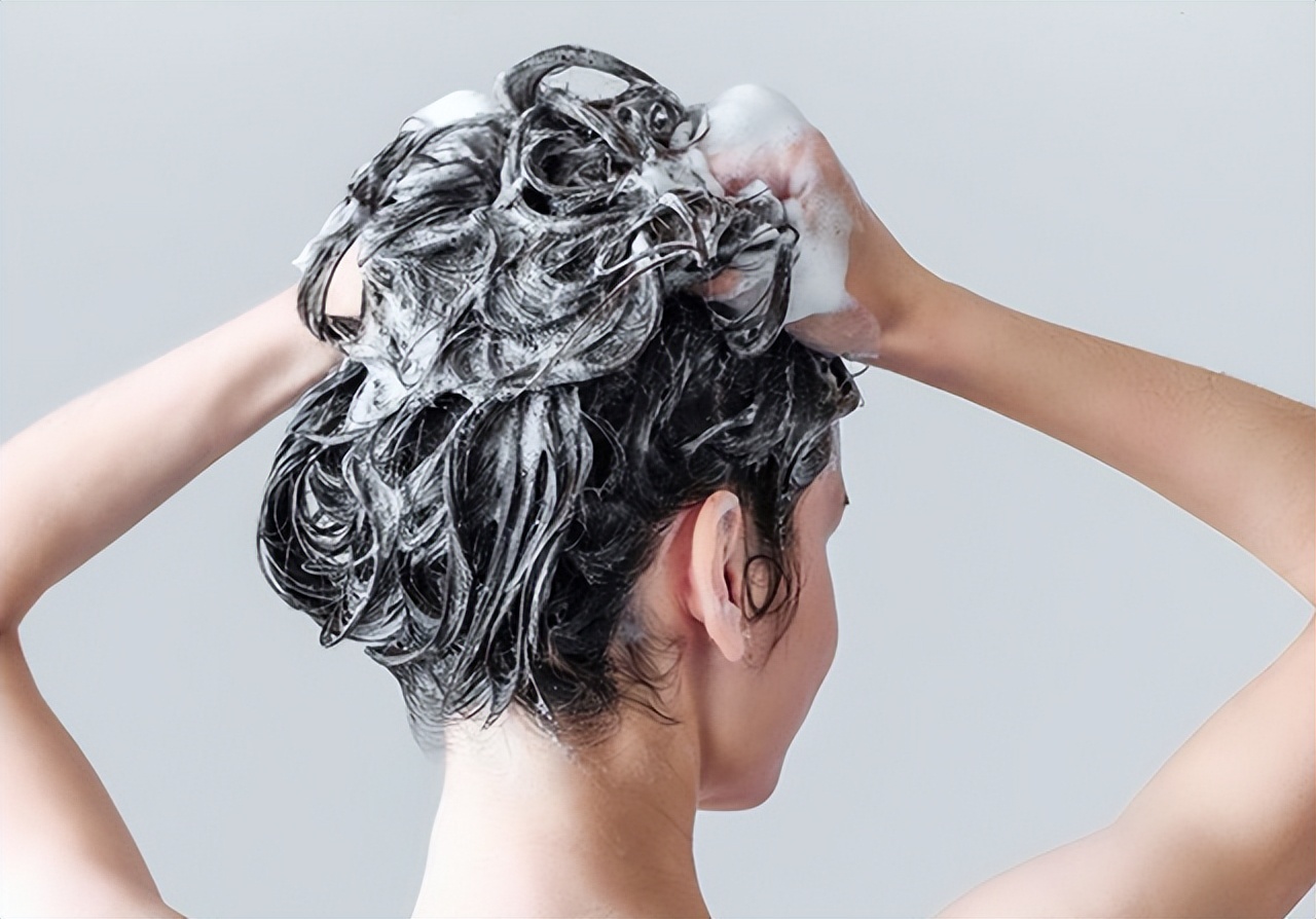 怎么洗头让发质变细,干枯发质怎么洗头发