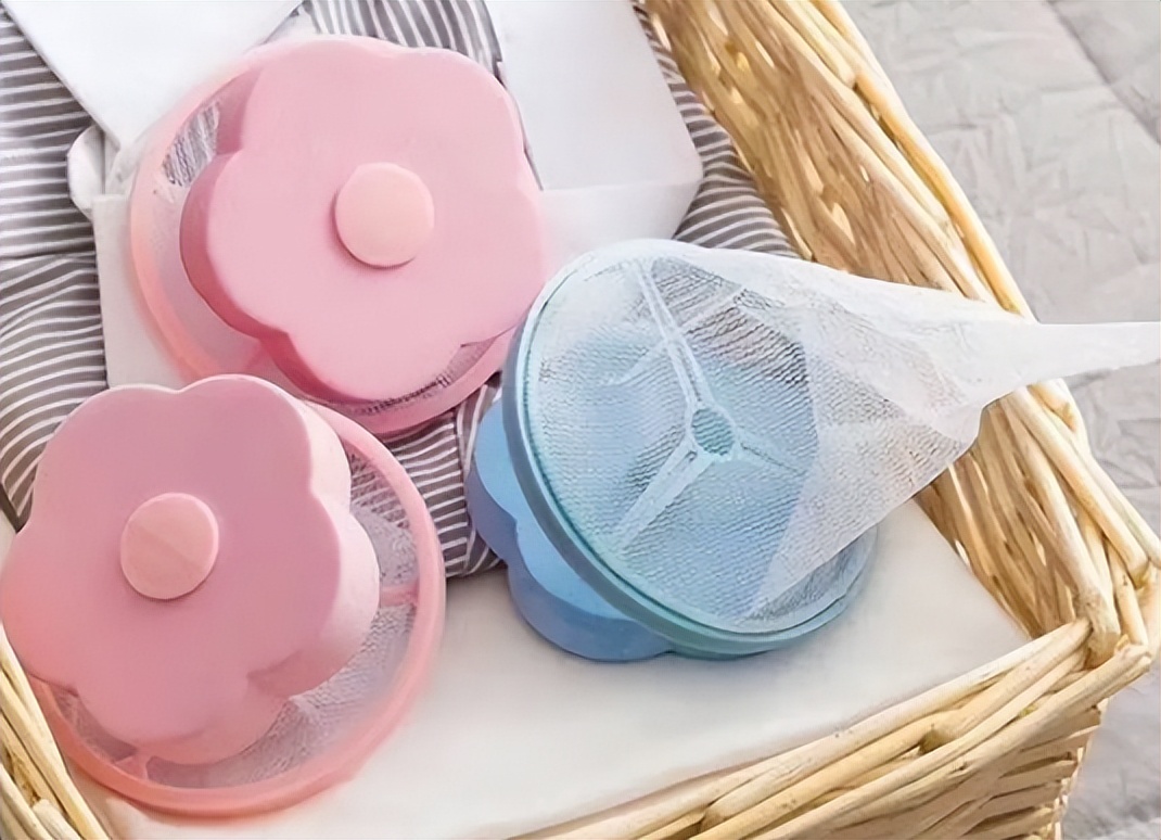 黑色衣服粘毛怎么处理小技巧,衣服粘毛小技巧