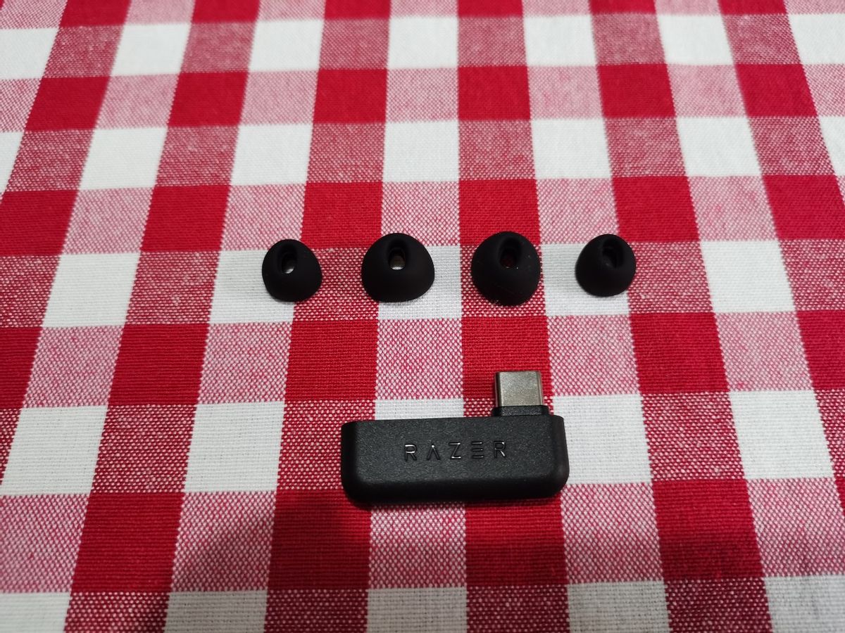 雷蛇战锤狂鲨一代无线耳机怎么样,雷蛇战锤狂鲨v2对比苹果耳机