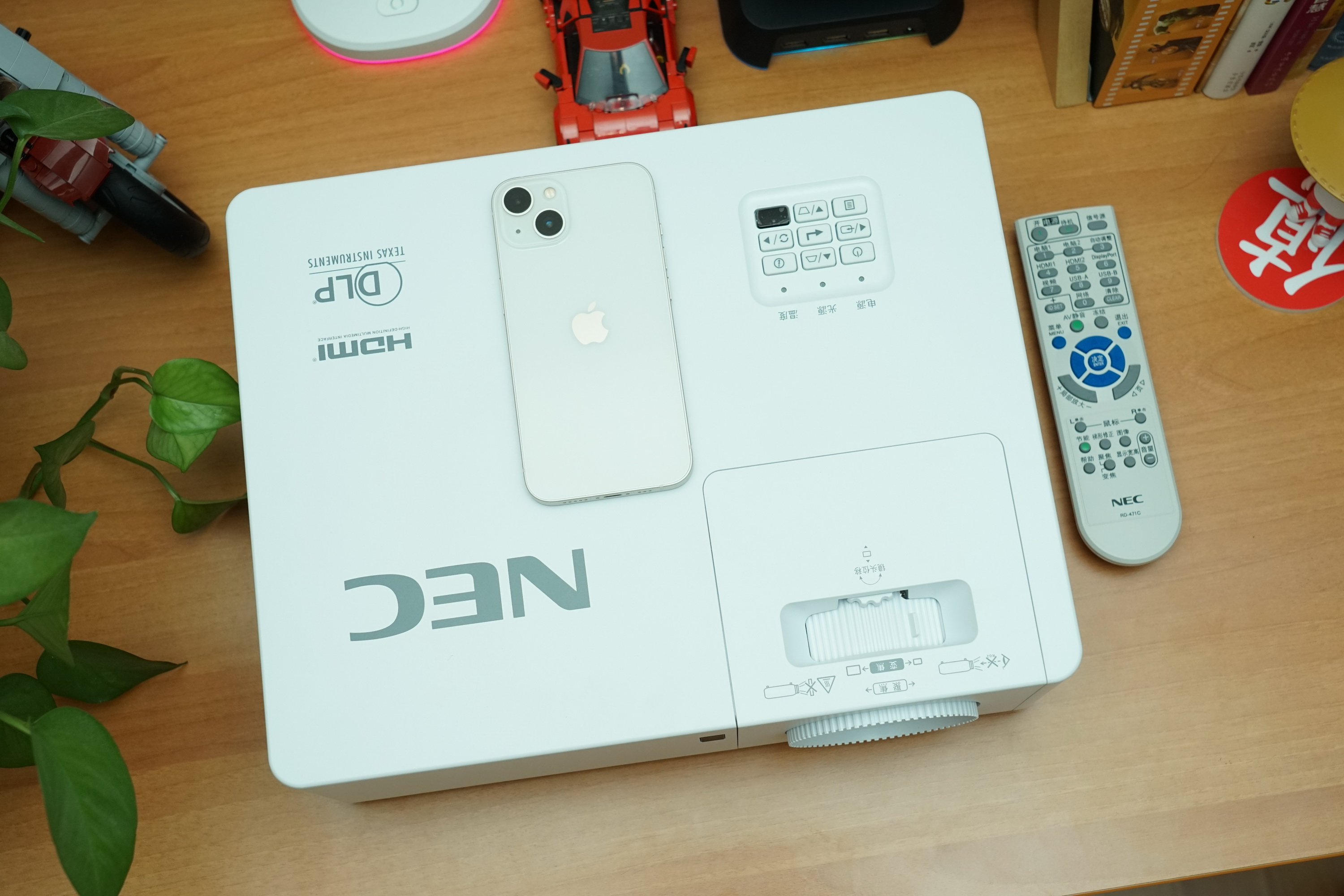 激光投影和nec投影仪哪款最好,necrgb激光投影机