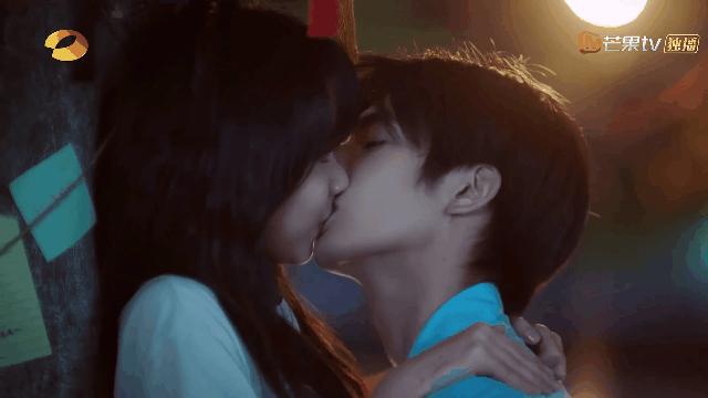 成毅袁冰妍电视剧吻戏片段,成毅袁冰妍小竹林吻戏花絮