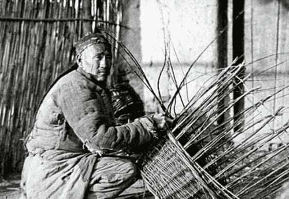 日军日记：*安妇慰**不服从管教，我很愤怒，用*刀刺**插入她的*体下**