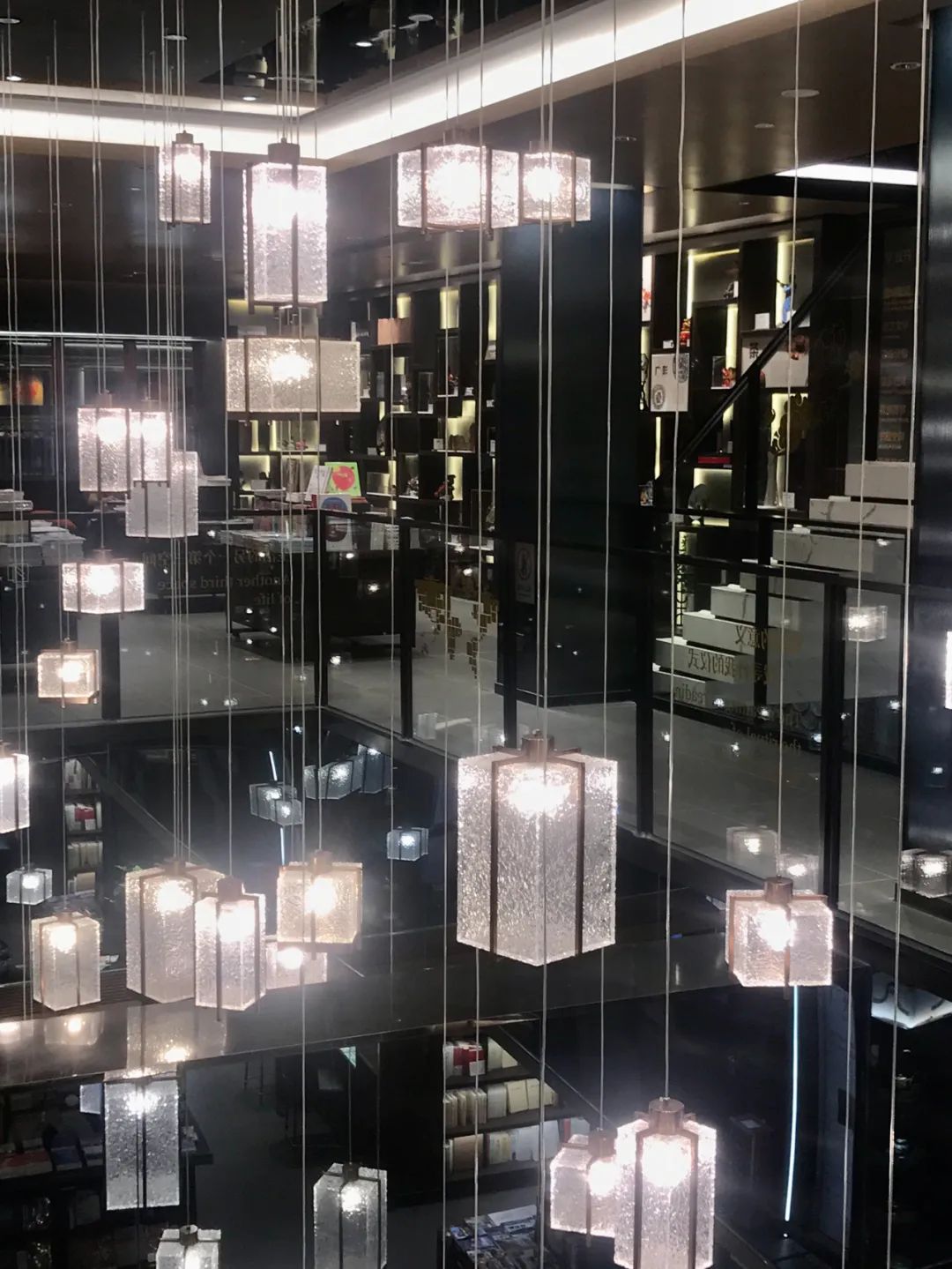 从来不打折的书,新华书店没人买书为什么一直开着