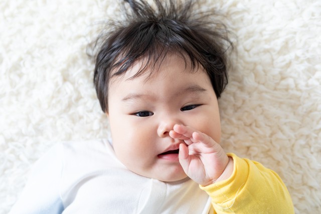 2天我成功帮助二宝戒掉了吃手的习惯