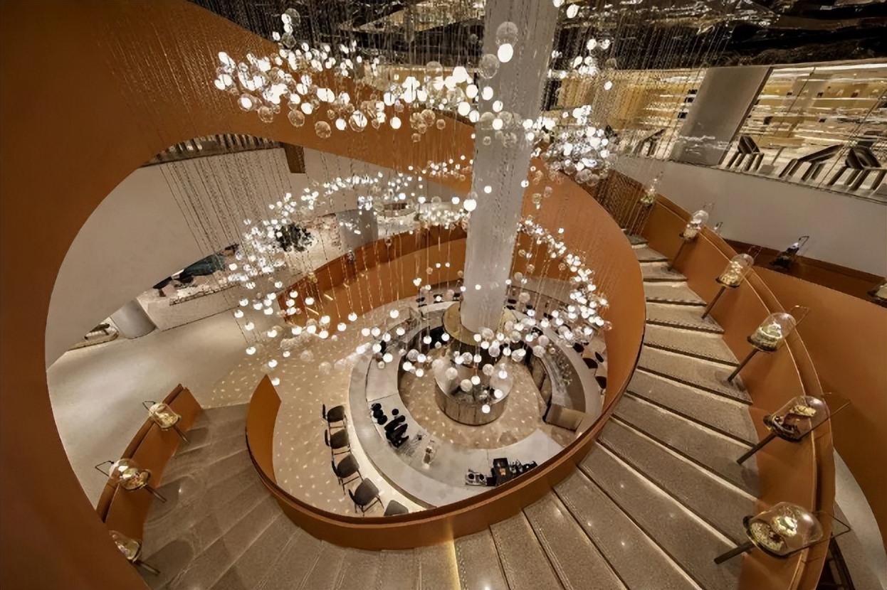 一个蛋糕1314万，中国首家1亿网红店凉了，搬出易烊千玺也没用