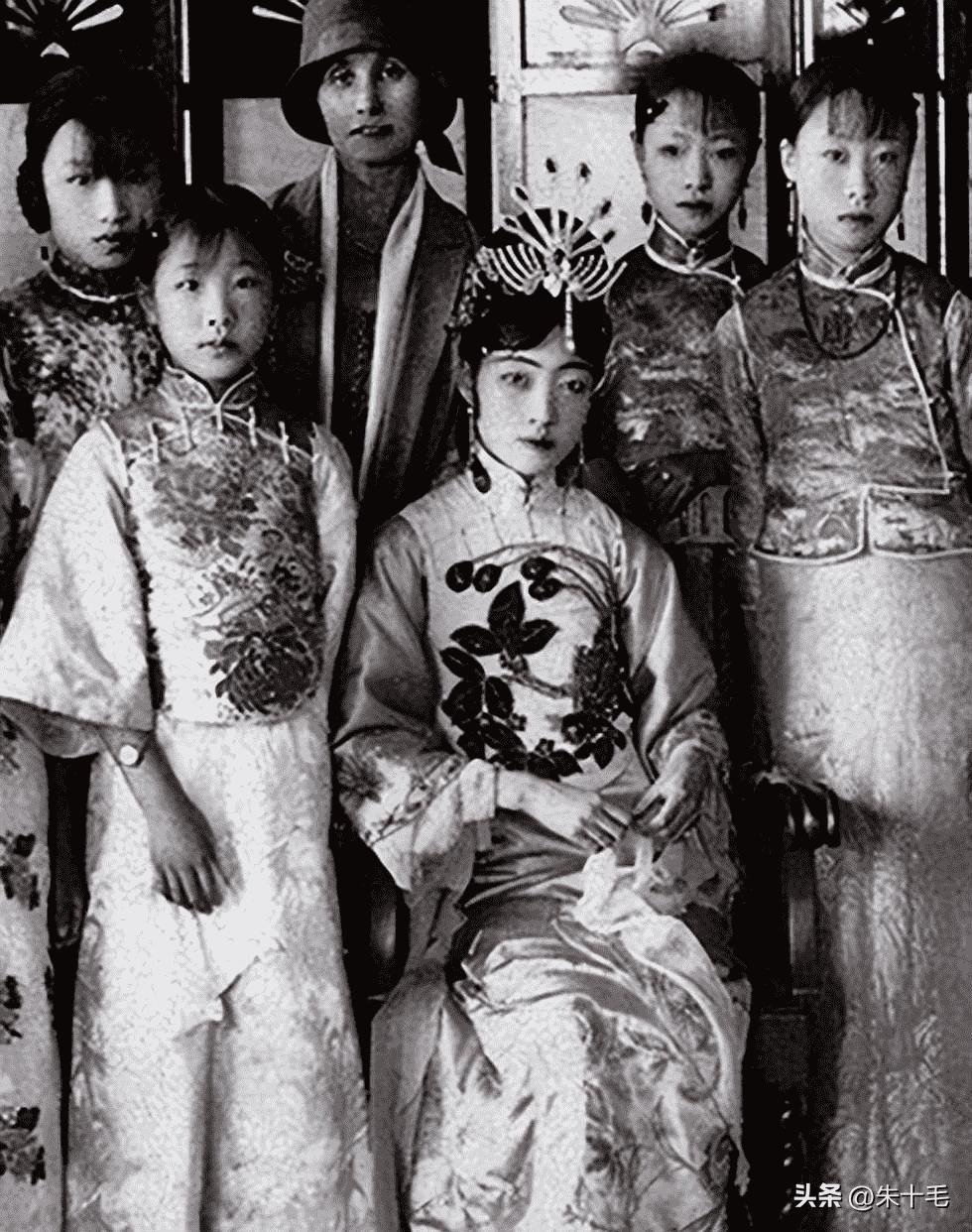 30张真实又罕见的老照片，阴毛假发工作者，我怀疑他用错地方了