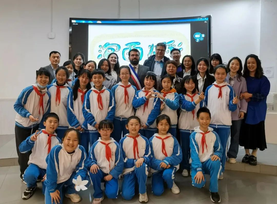 法国欧坦市市长一行来渝交流考察,法国欧坦市市长访问学校