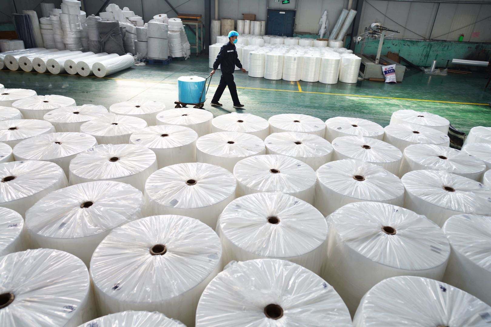 雇*火军**商当保镖，单笔订单上亿！广东小伙出国买口罩，只为赚钱？