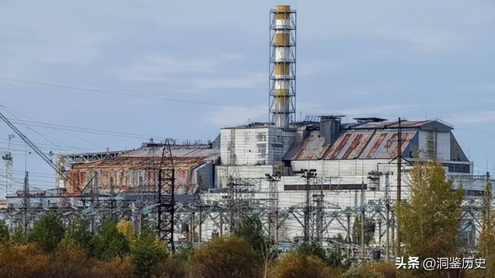 1987年，一女孩误食蓝色粉末后内出血死亡，下葬时却遭2000人抗议