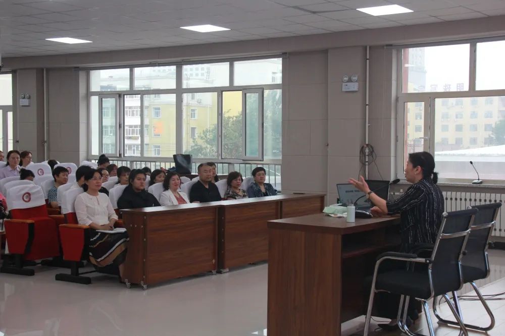 做快乐教师享幸福人生——齐市第二十九中学邀请专家讲座纪实