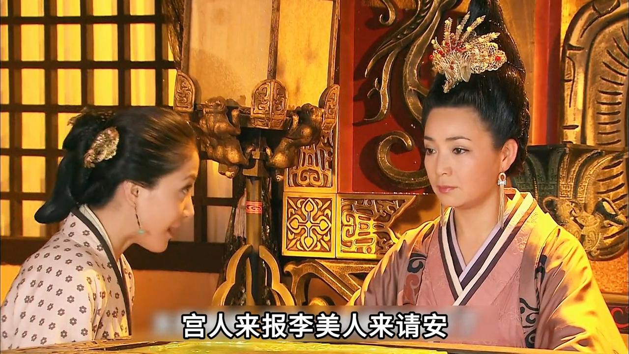 女人褪去自己的衣衫哀求皇上宠幸自己但是不能告诉任何人