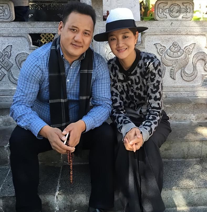 降央卓玛爆料与老公的恋爱过程,降央卓玛和她的三个孩子近况