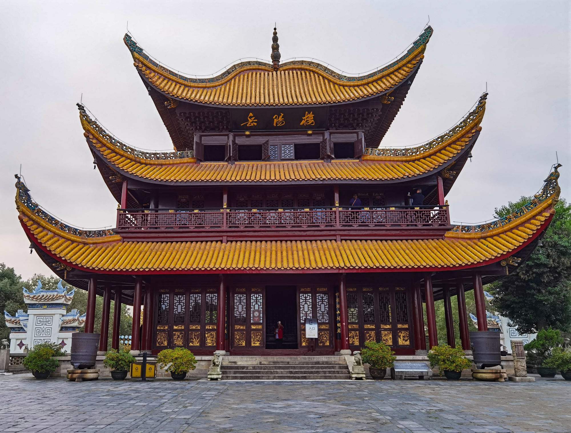 岳阳楼是江南三大名楼之一在哪里,中国四大古楼岳阳楼航拍