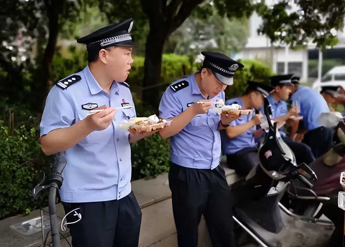这几个铁饭碗看起来板正，实则是“临时工”，大学生要擦亮眼睛