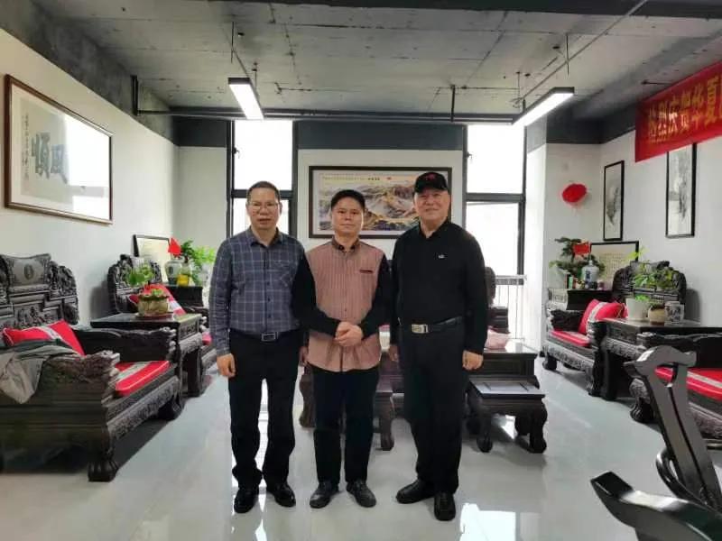 华夏医药李程远董事长向南宁明德医院李德来院长介绍博士茶馆