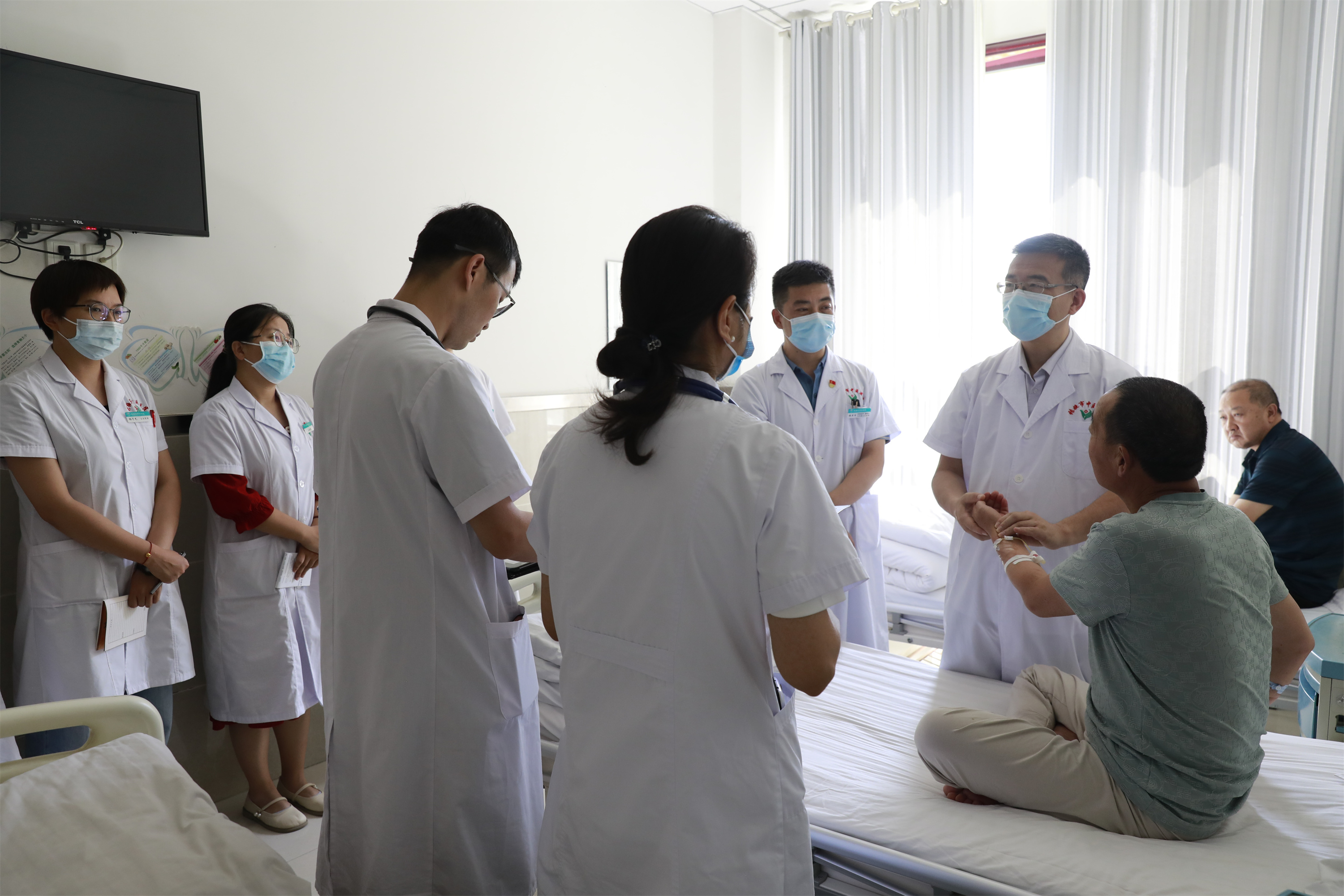 一代大医米伯让先生铜像揭幕全国名中医米烈汉优秀人才专家工作室授牌典藏书籍捐赠仪式在张掖市中医医院举行