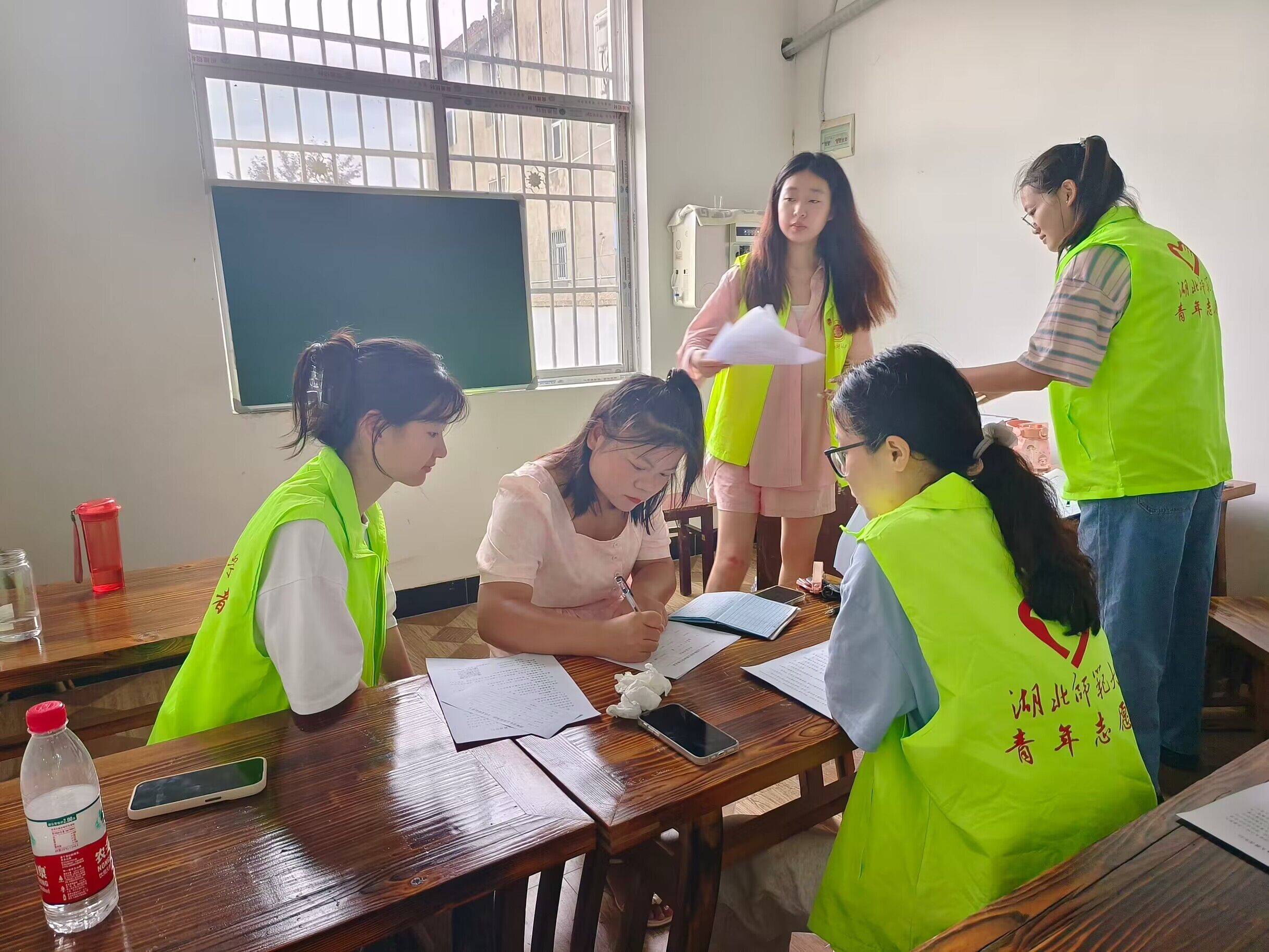 湖师学子三下乡新任务新挑战,湖师学子三下乡在劳动中成长