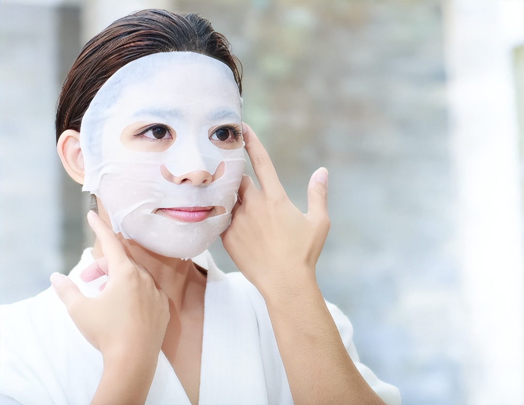 哪个季节最适合敷美白面膜,夏季护肤面膜的正确使用方法