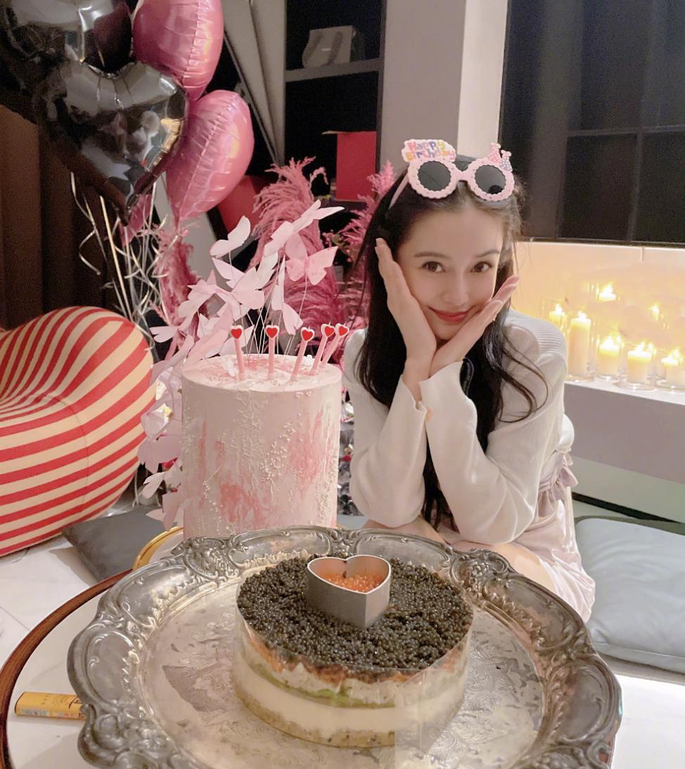 baby杨幂庆生晒亲密照引争议,杨幂晒angelababy合照祝生日快乐