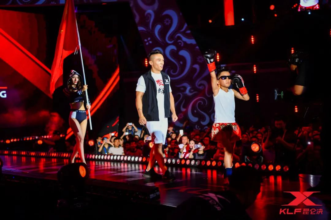 经典回顾|6秒KO日本拳手，闫西波的恐怖力量何止于此