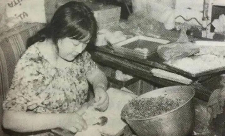 因生不出儿子被丈夫抛弃流落街头，逆境中带着孩子闯出亿万身家，她的经历比“老干妈”还传奇