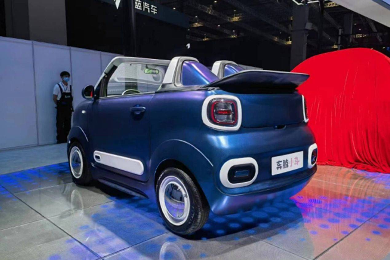 古有日行千里夜走八百的赤兔马现有娇小亮相上海车展的奔腾小马