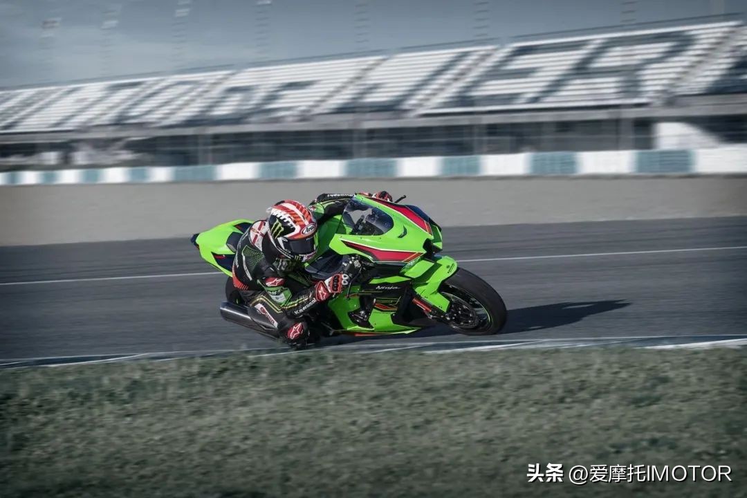 川崎h22020款,新款川崎250四缸ZR街车