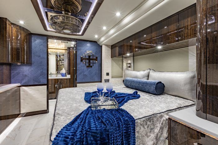 双层超豪华顶级房车旅行生活,最豪华房车和最简陋房车