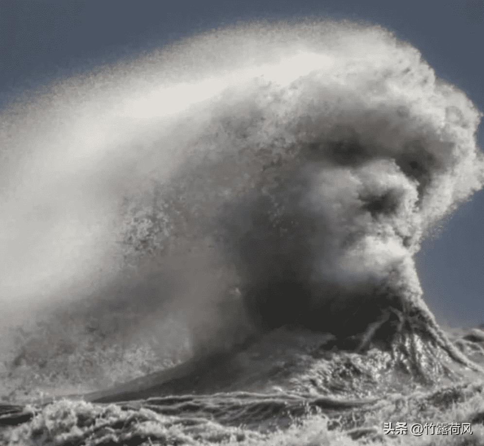 女子穿日军军服拍照被抓,女子身着日本侵华军装露脸