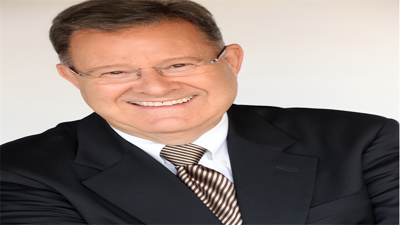 美国前航天员揭秘月球,nasa公布月球神秘建筑