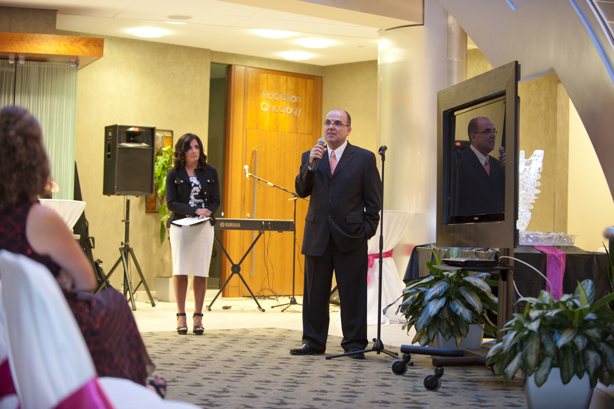 美国牙医故意钻坏病人的牙齿再做修复手术，5年毁掉上千颗牙