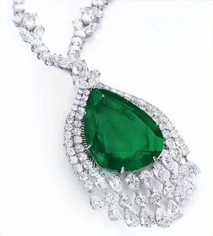 107克拉祖母绿，189克拉钻石，凯瑟琳女皇的珠宝库究竟有多丰富？