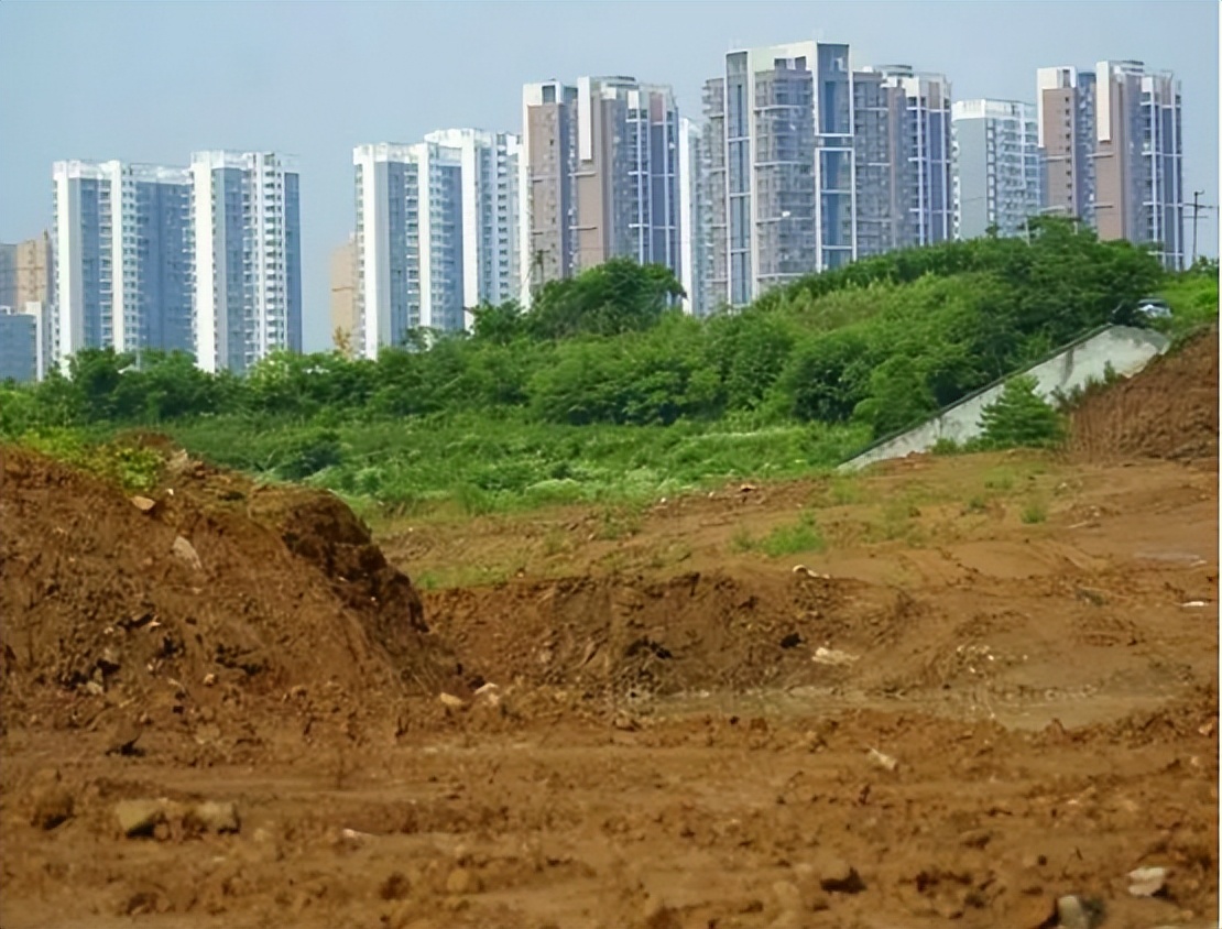 土地卖不出去公务员会怎么样,土地难卖后公务员怎么办
