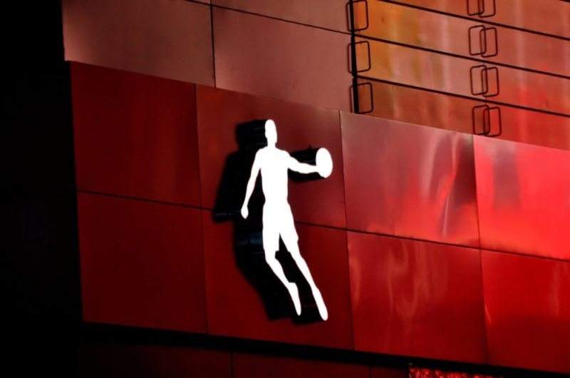 迈克尔乔丹第二次退役真正原因,迈克尔乔丹为何第二次复出