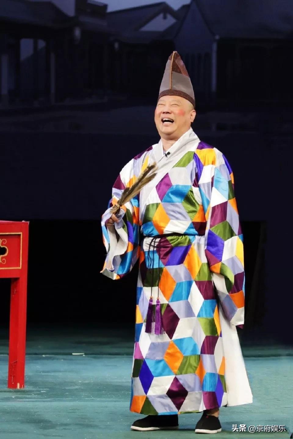 郭德纲收到已故老人礼物信的内容,郭德纲意外收到京剧老人的礼物