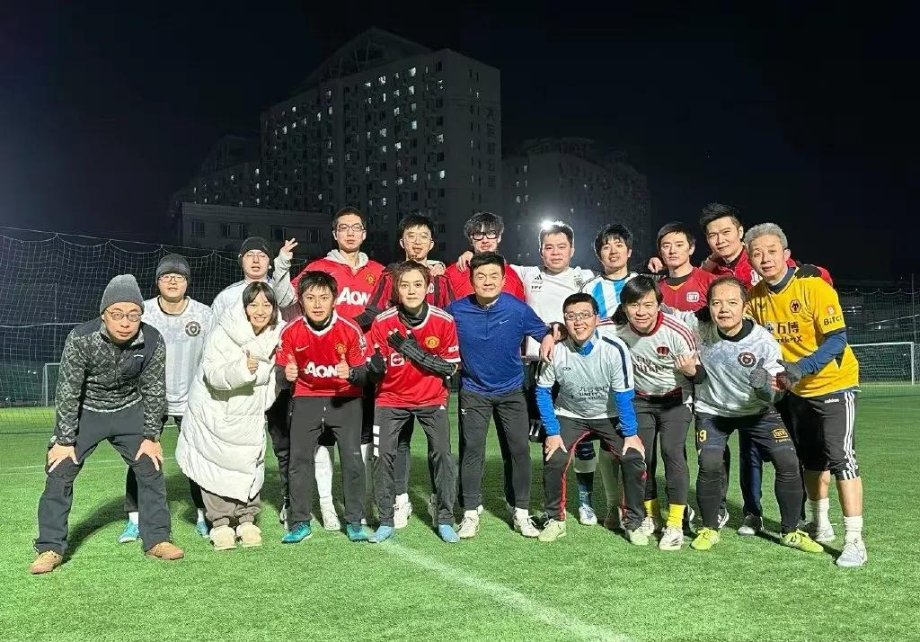 曝关晓彤经常坐高铁去陪鹿晗,关晓彤微博晒鹿晗最新消息