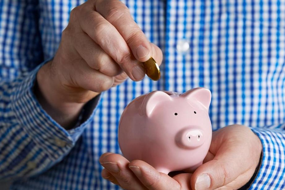 女子4800万存银行,女士2400万存银行钱没了