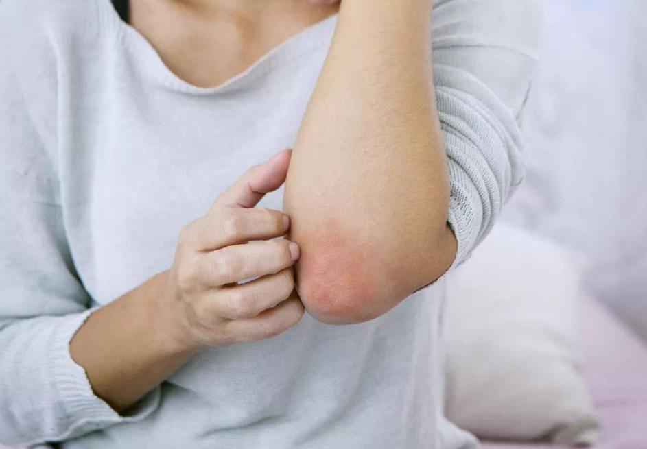 女性洗澡时喜欢“站着尿尿”？4个生理常识，或许对你有益