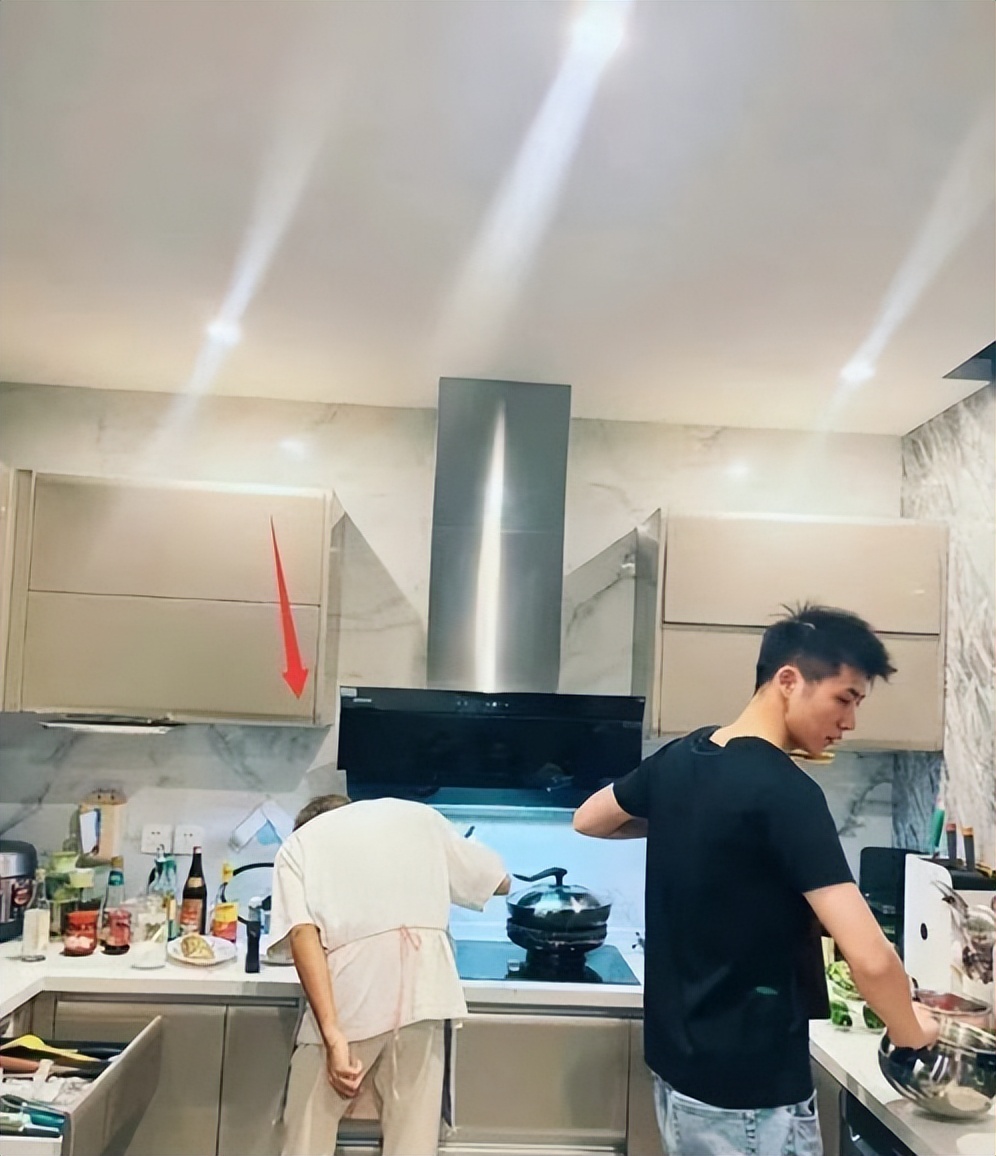 离开罗志祥周扬青放飞自我，恋上小10岁的段星星，罗昊已成过去式