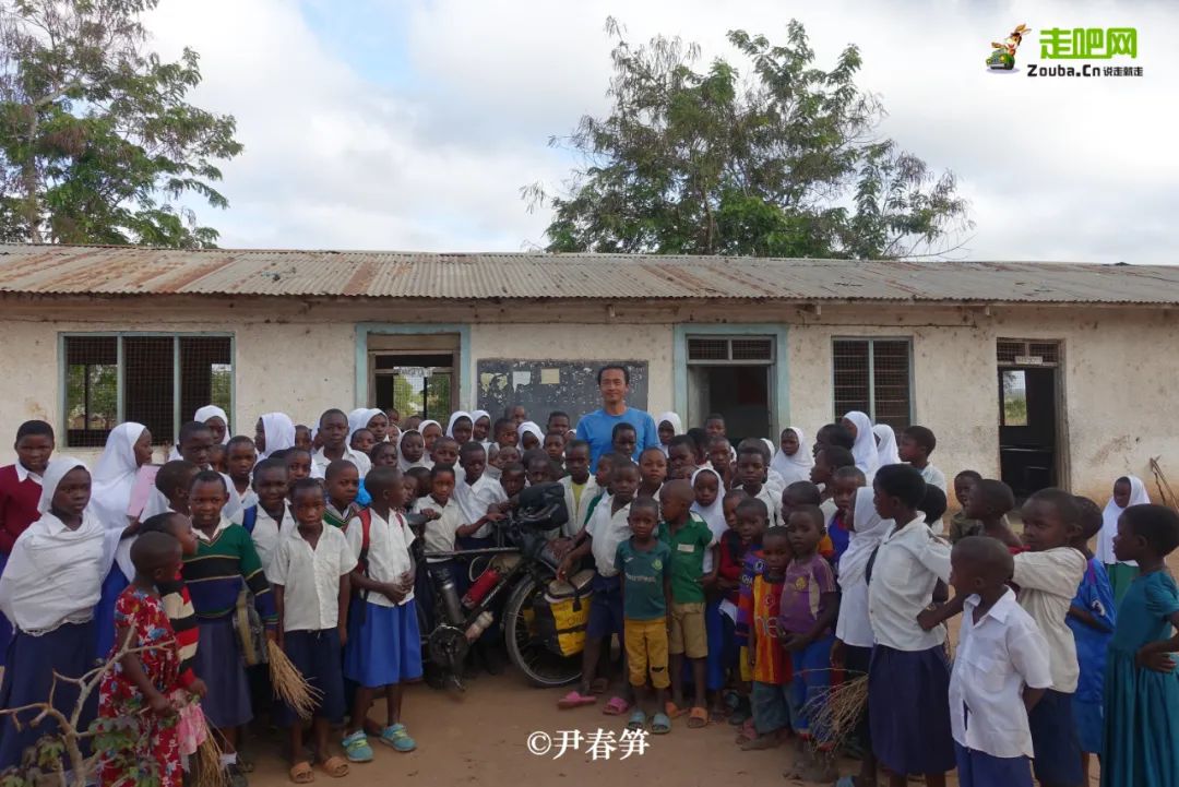 徒步跨国旅行中国小伙,骑自行车环球旅行的山东小伙